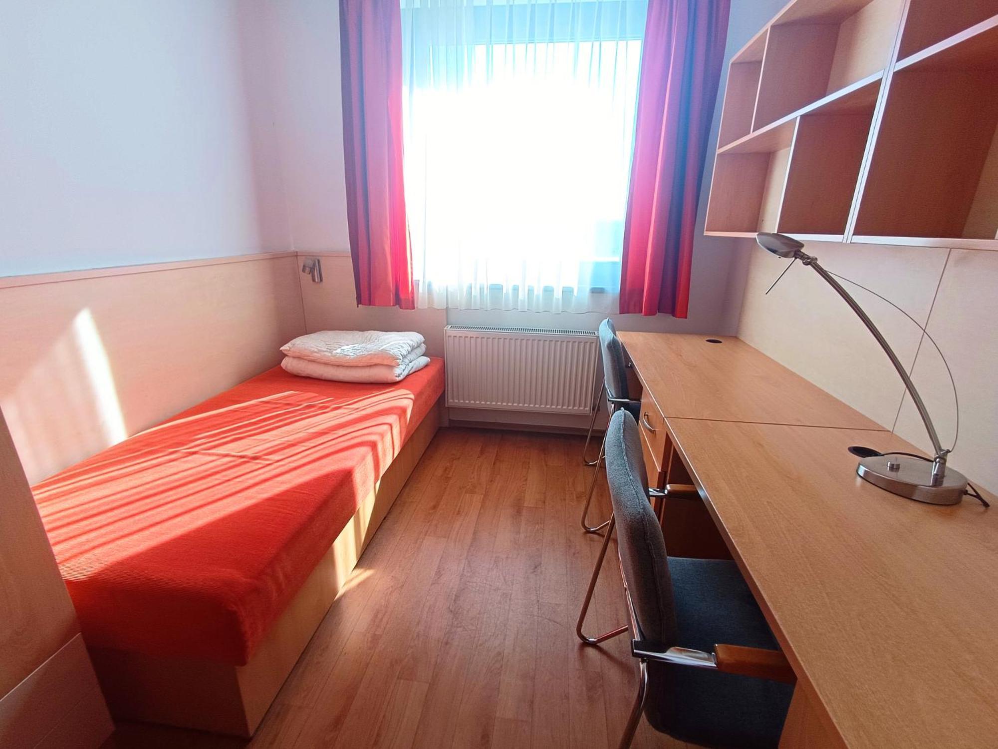 Famulus Kollegium Hostel Γκιόρ Εξωτερικό φωτογραφία