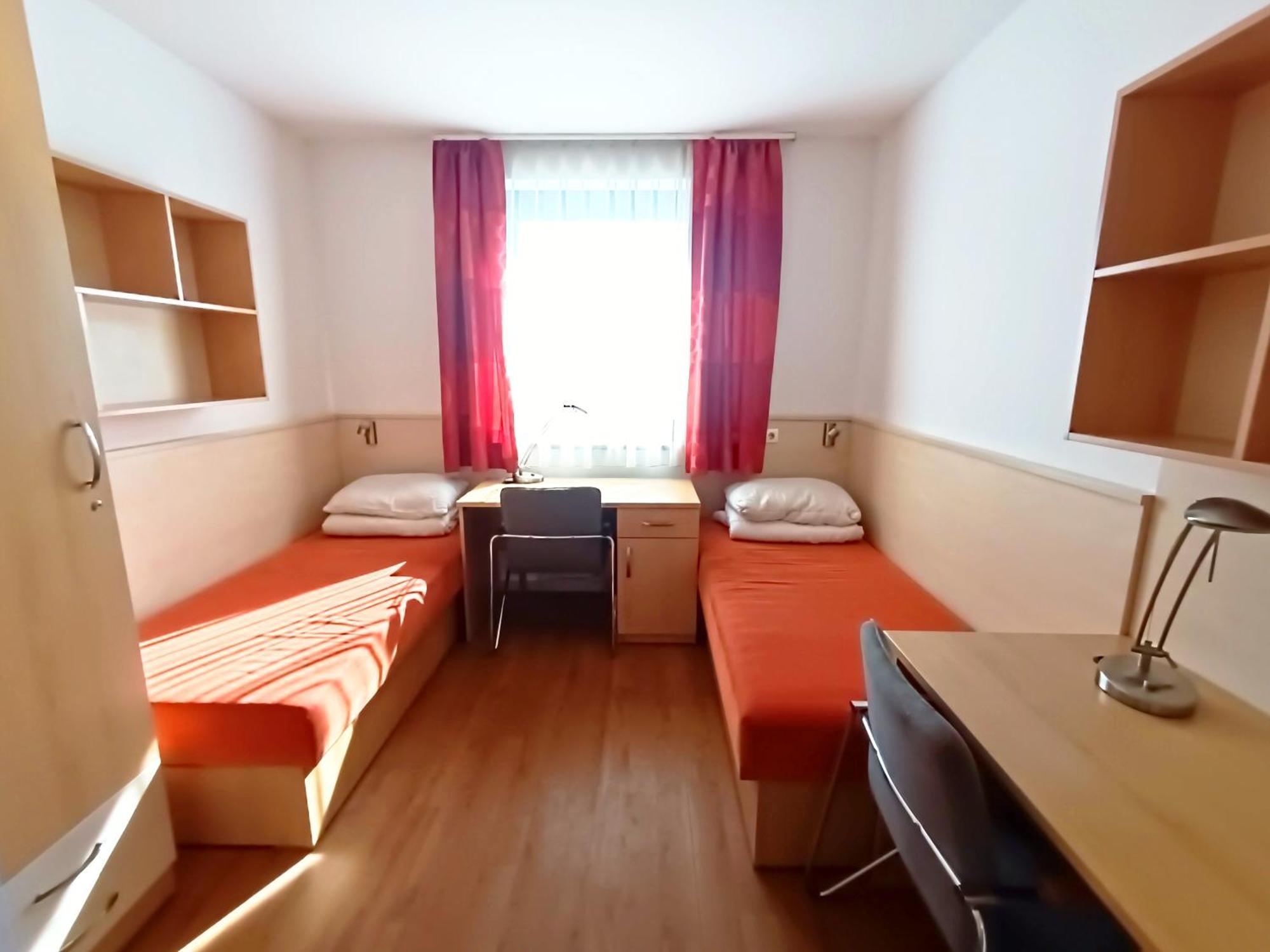 Famulus Kollegium Hostel Γκιόρ Εξωτερικό φωτογραφία